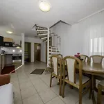 شقة In With Terrace, Air Conditioning, Wi-fi, Dishwasher *