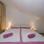 In With Terrace, Air Conditioning, Wi-fi, Dishwasher