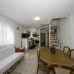In With Terrace, Air Conditioning, Wi-fi, Dishwasher لوبار