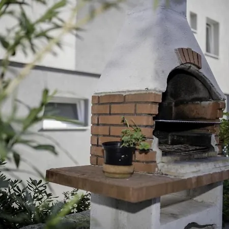 In With Terrace, Air Conditioning, Wi-fi, Dishwasher لوبار