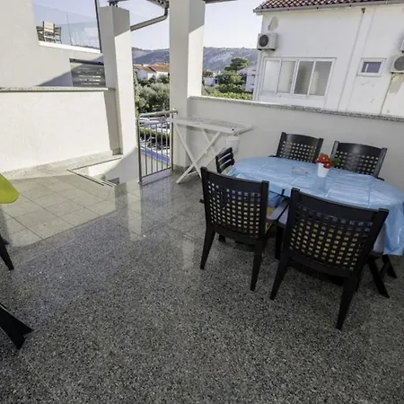 Apartament In With Terrace, Air Conditioning, Wi-fi, Dishwasher