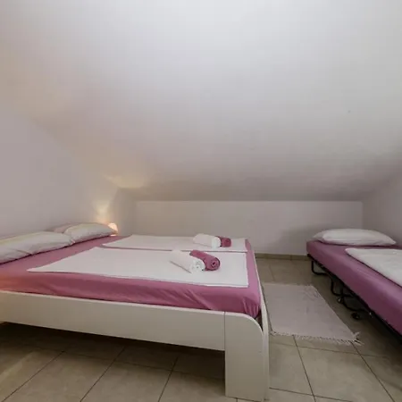 Apartment In With Terrace, Air Conditioning, Wi-fi, Dishwasher