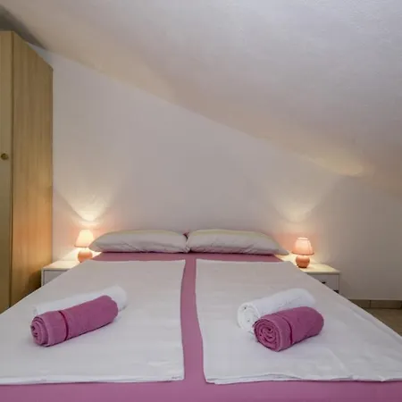 In With Terrace, Air Conditioning, Wi-fi, Dishwasher