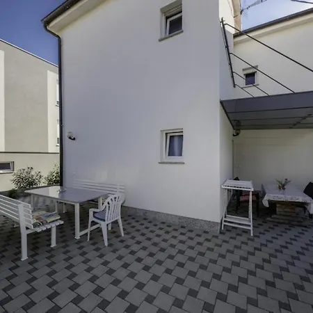 Lejlighed In With Terrace, Air Conditioning, Wi-fi, Dishwasher Lopar
