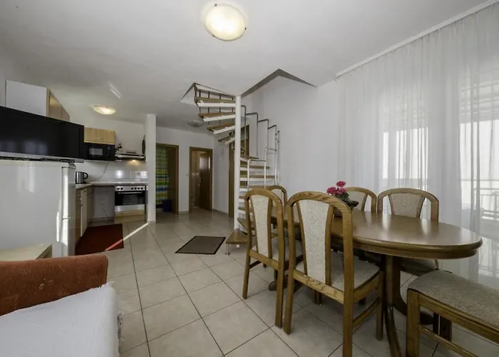 Apartmán In With Terrace, Air Conditioning, Wi-fi, Dishwasher *