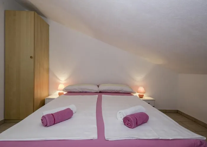 In With Terrace, Air Conditioning, Wi-fi, Dishwasher