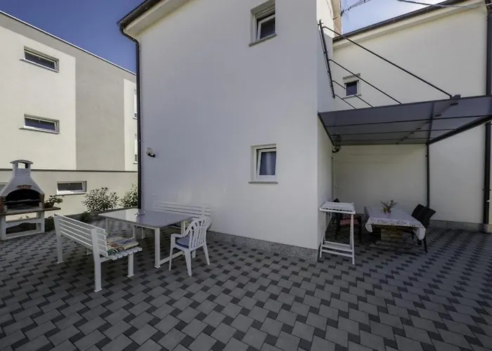 Apartmán In With Terrace, Air Conditioning, Wi-fi, Dishwasher Lopar